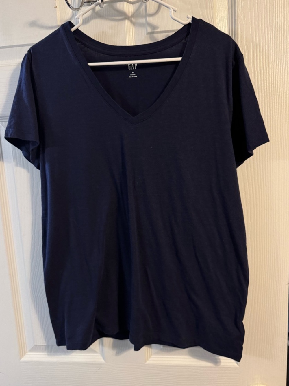 GAP Women's Navy V-Neck Short Sleeve Tee